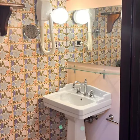 Hotel Antico Convento Santa Chiara 3*